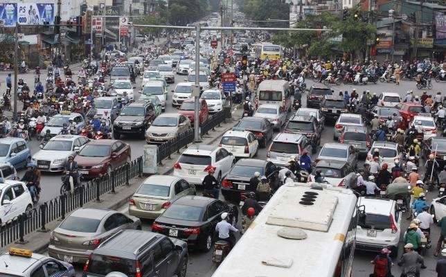 Ảnh chụp giao thông trên một tuyến đường Hà Nội hôm 30-3-2015 - Ảnh: Reuters