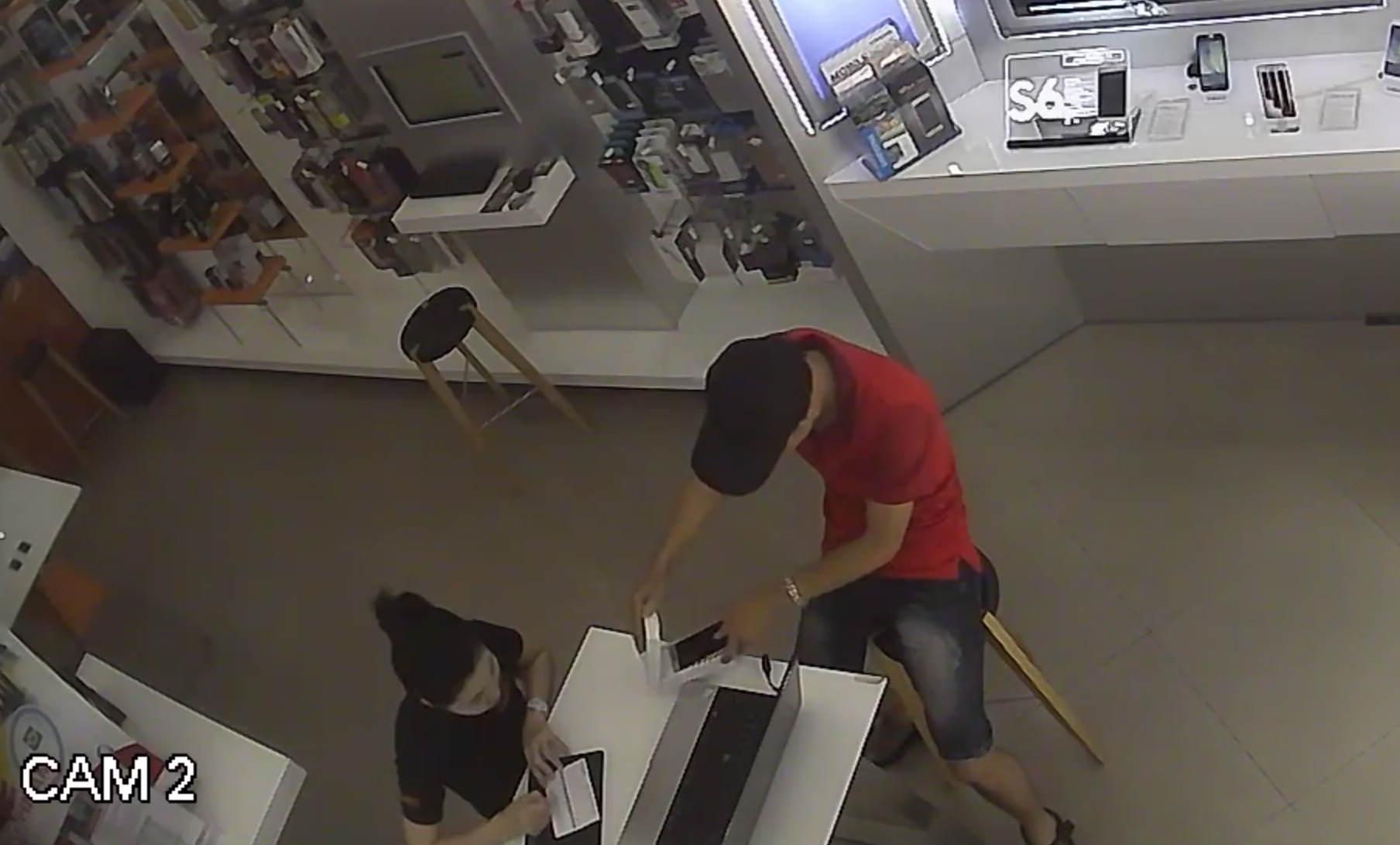 Gia vo mua hang de trom Galaxy S6 o Sai Gon hinh anh