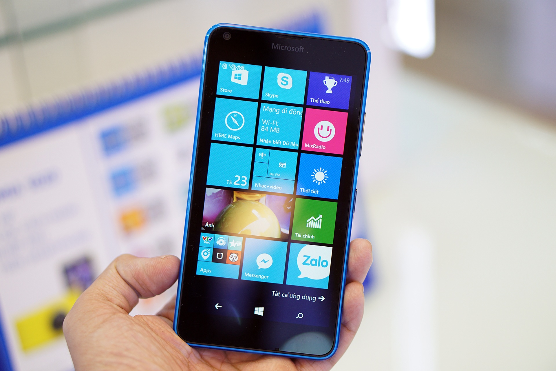 Mo hop Lumia 640 gia 3,6 trieu vua ban o Viet Nam hinh anh