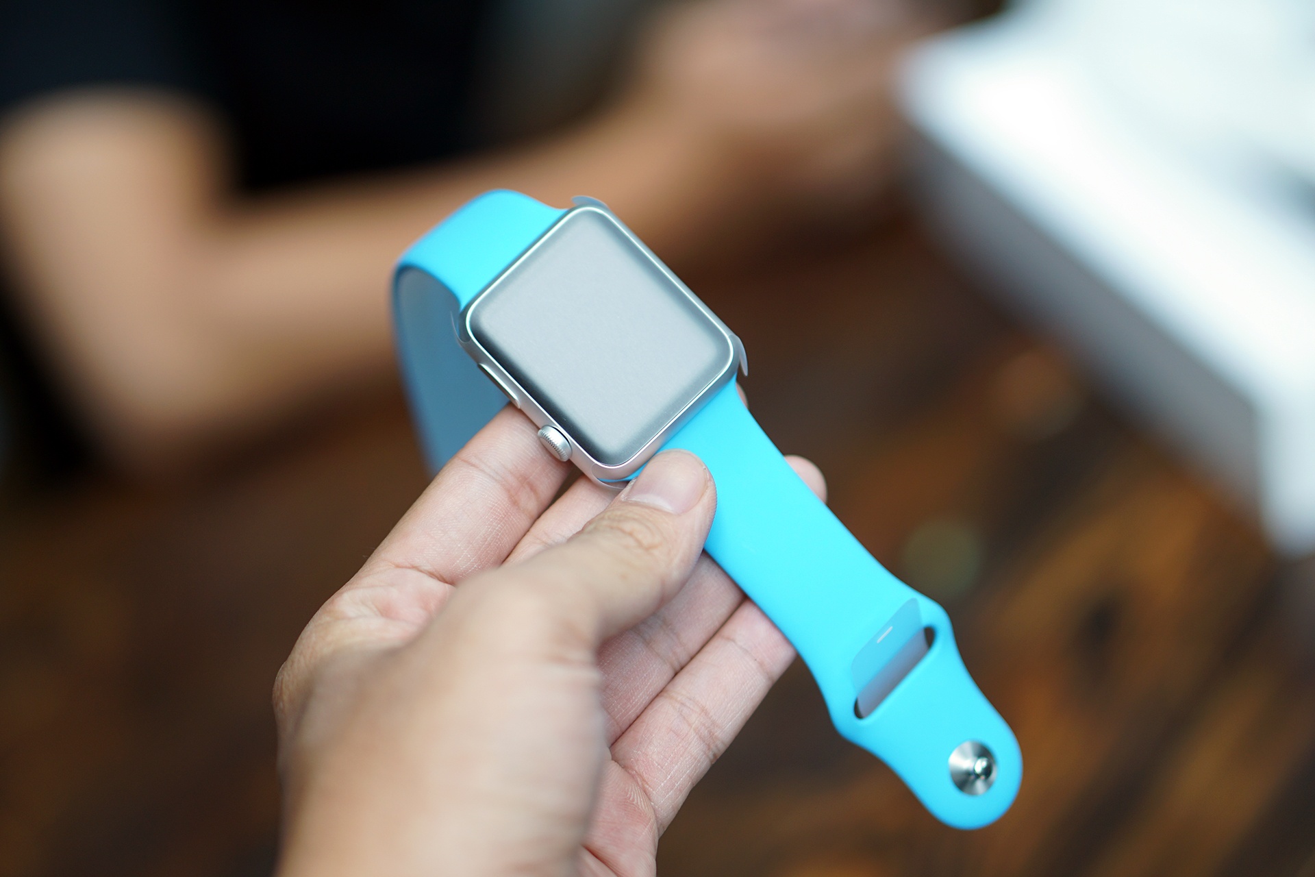 Apple Watch dau tien ve VN gia 23,8 trieu dong hinh anh