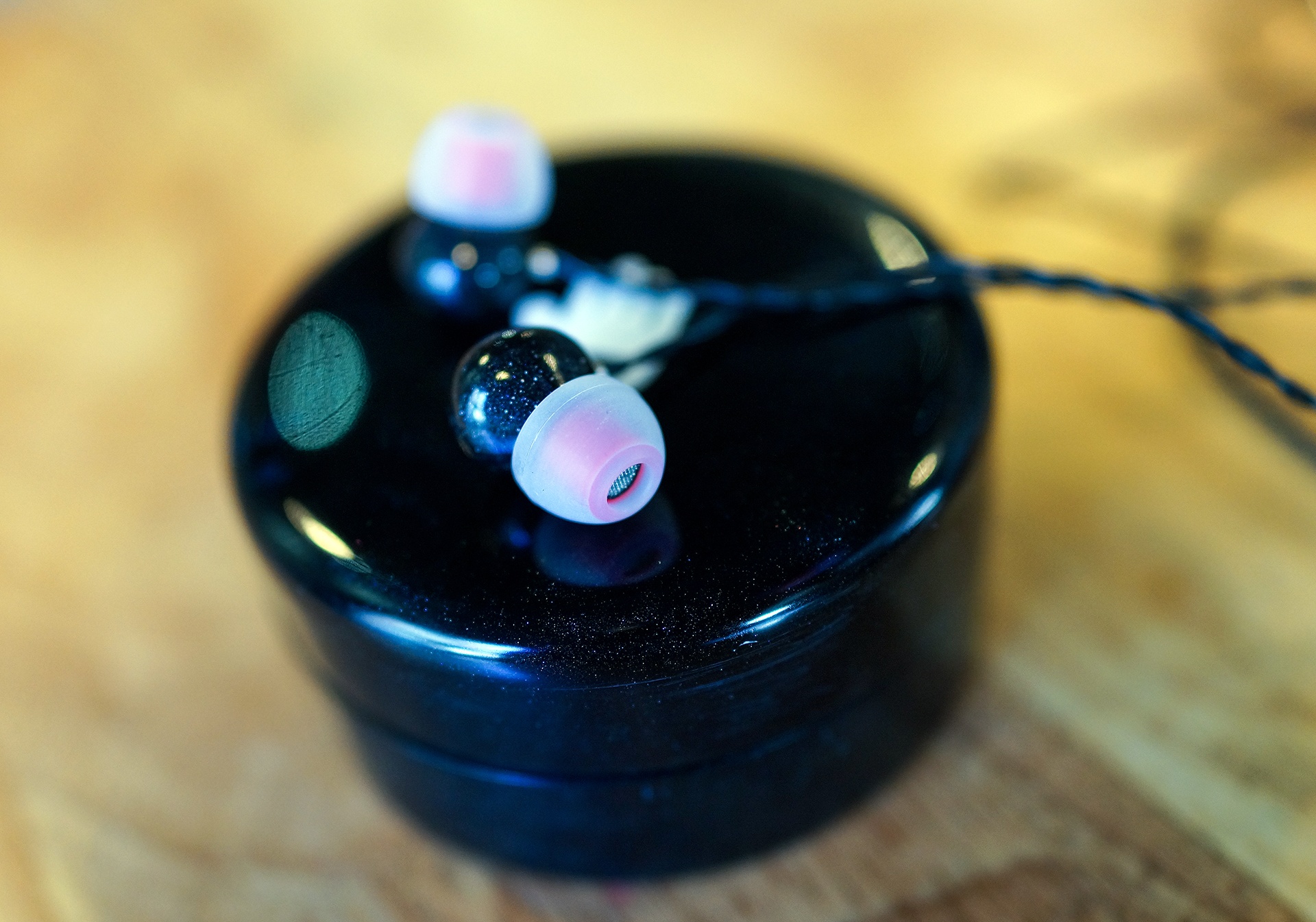 Mo hop tai nghe Jelly Galaxy co mic, lam thu cong o VN hinh anh