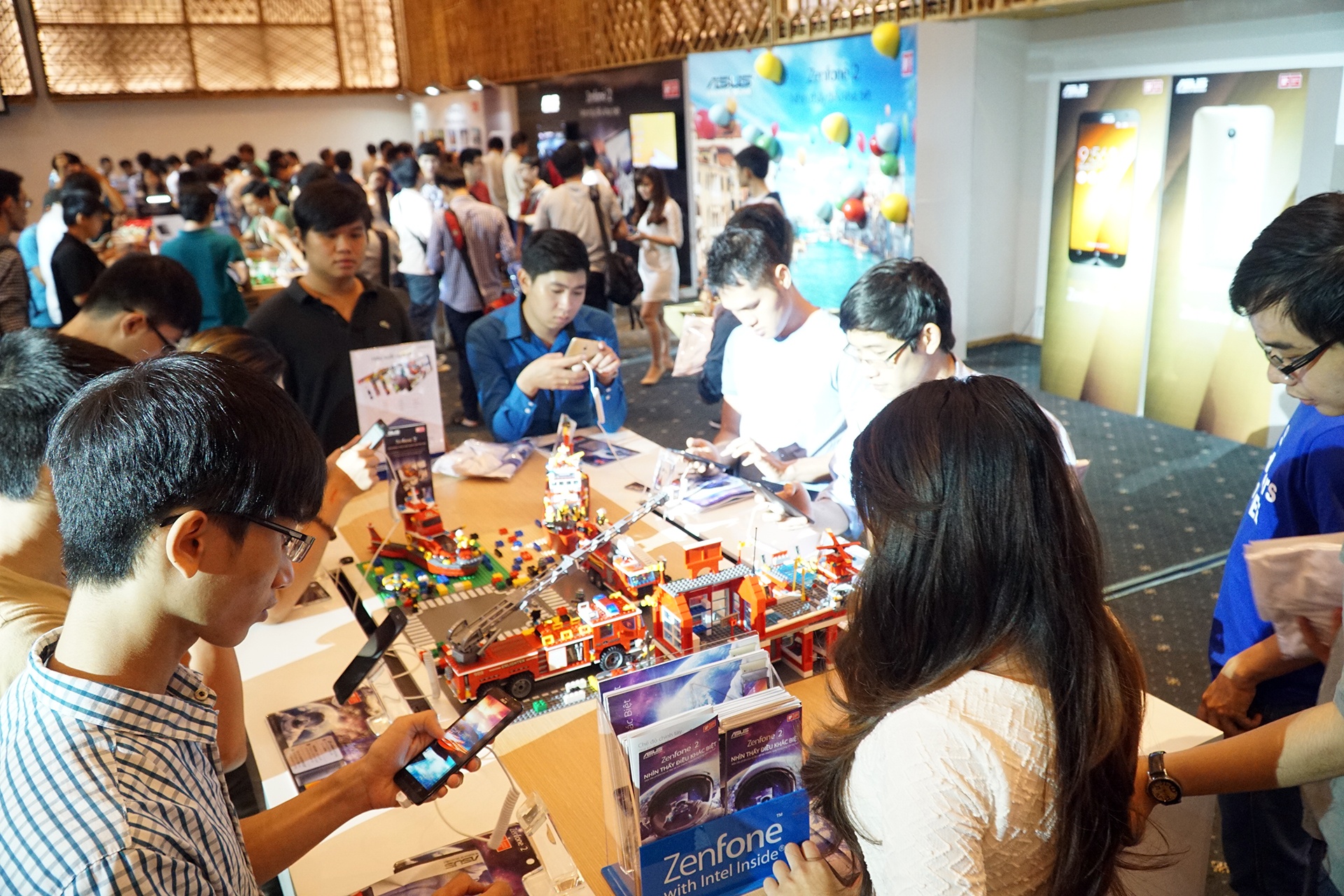 Nguoi dung noi gi ve Asus Zenfone 2? hinh anh