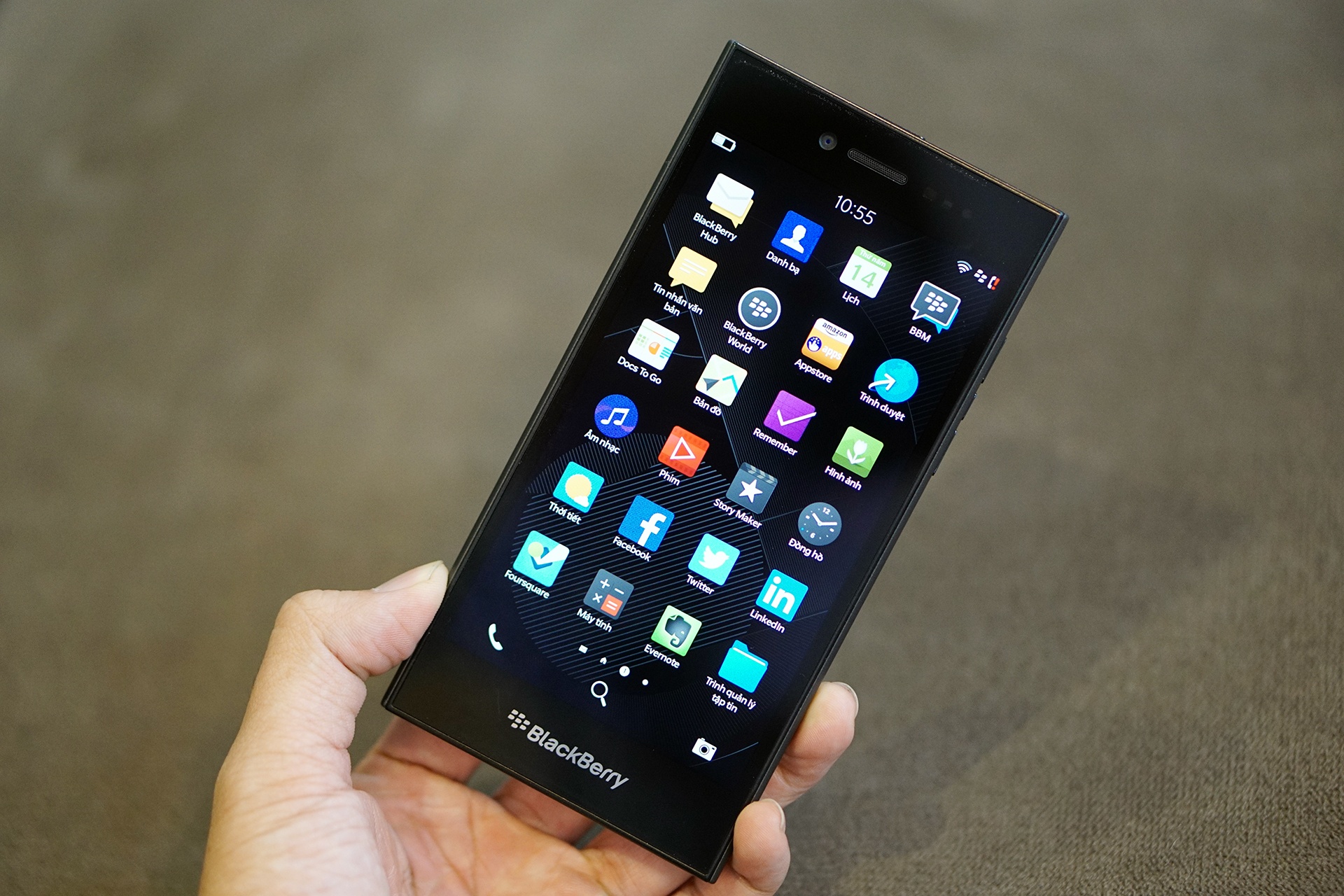 Mo hop BlackBerry Leap thiet ke dep gia 6,5 trieu dong hinh anh