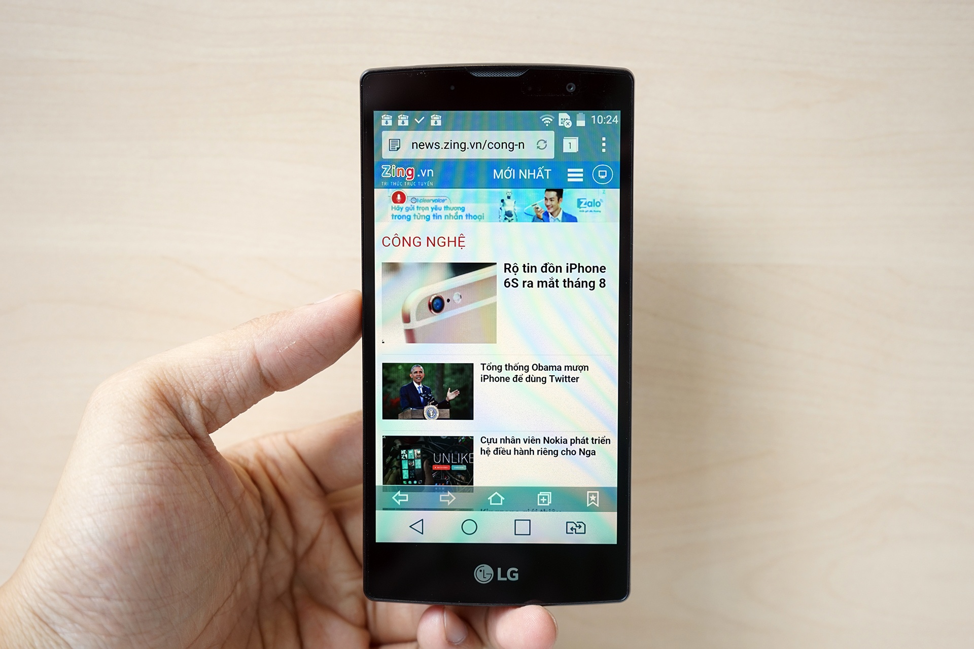 Mo hop smartphone man hinh cong re nhat tai Viet Nam hinh anh