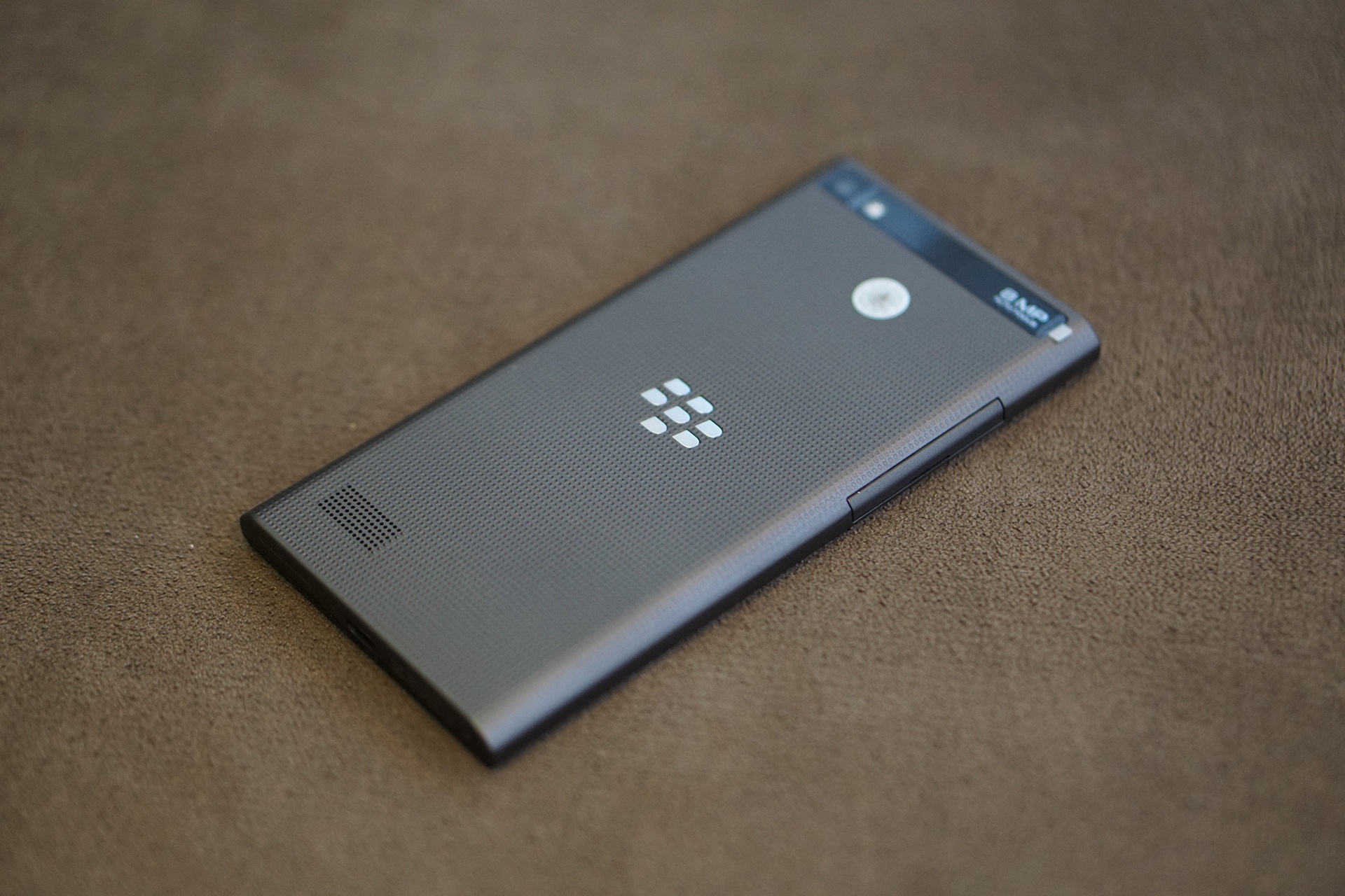 4 smartphone gia tot vua len ke tai Viet Nam hinh anh