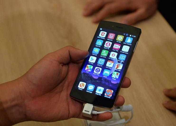 Một số quy định không rõ ràng và thống nhất của Bkav khiến nhiều khách hàng thắc mắc trong ngày đầu nhận đặt hàng Bphone. Ảnh: Hoàng Hà.