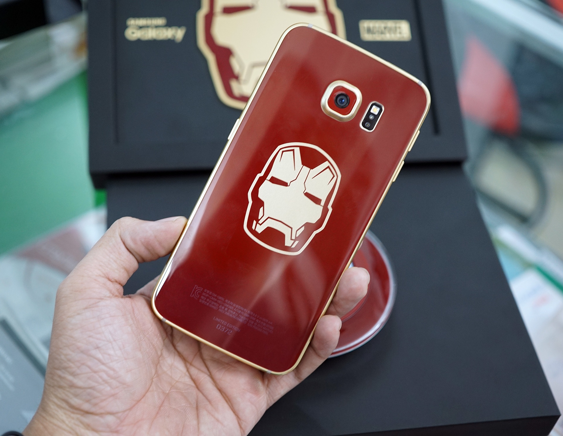 Galaxy S6 Edge ban Iron Man ve Viet Nam gia 58 trieu dong hinh anh