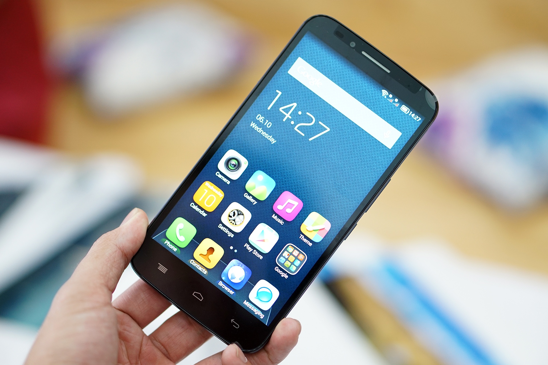 Smartphone co camera tu suong 8 MP re nhat Viet Nam hinh anh