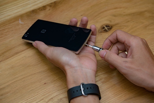 Ben trong Bphone cua Bkav co gi? hinh anh