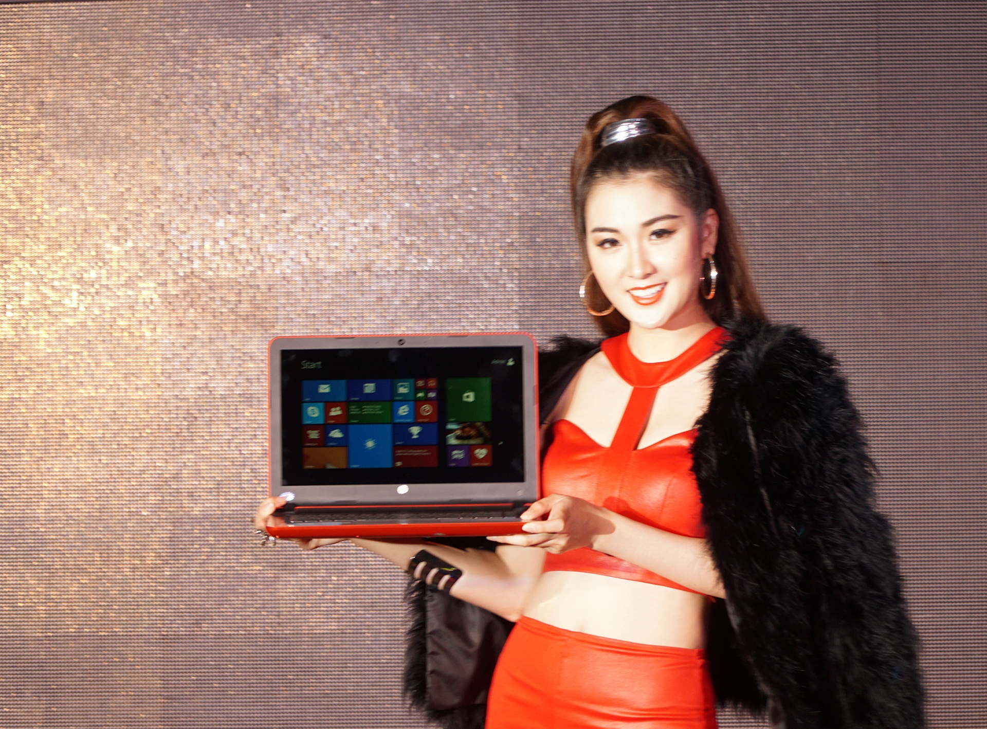 Laptop HP tich hop loa B&O gia tu 10 trieu dong hinh anh