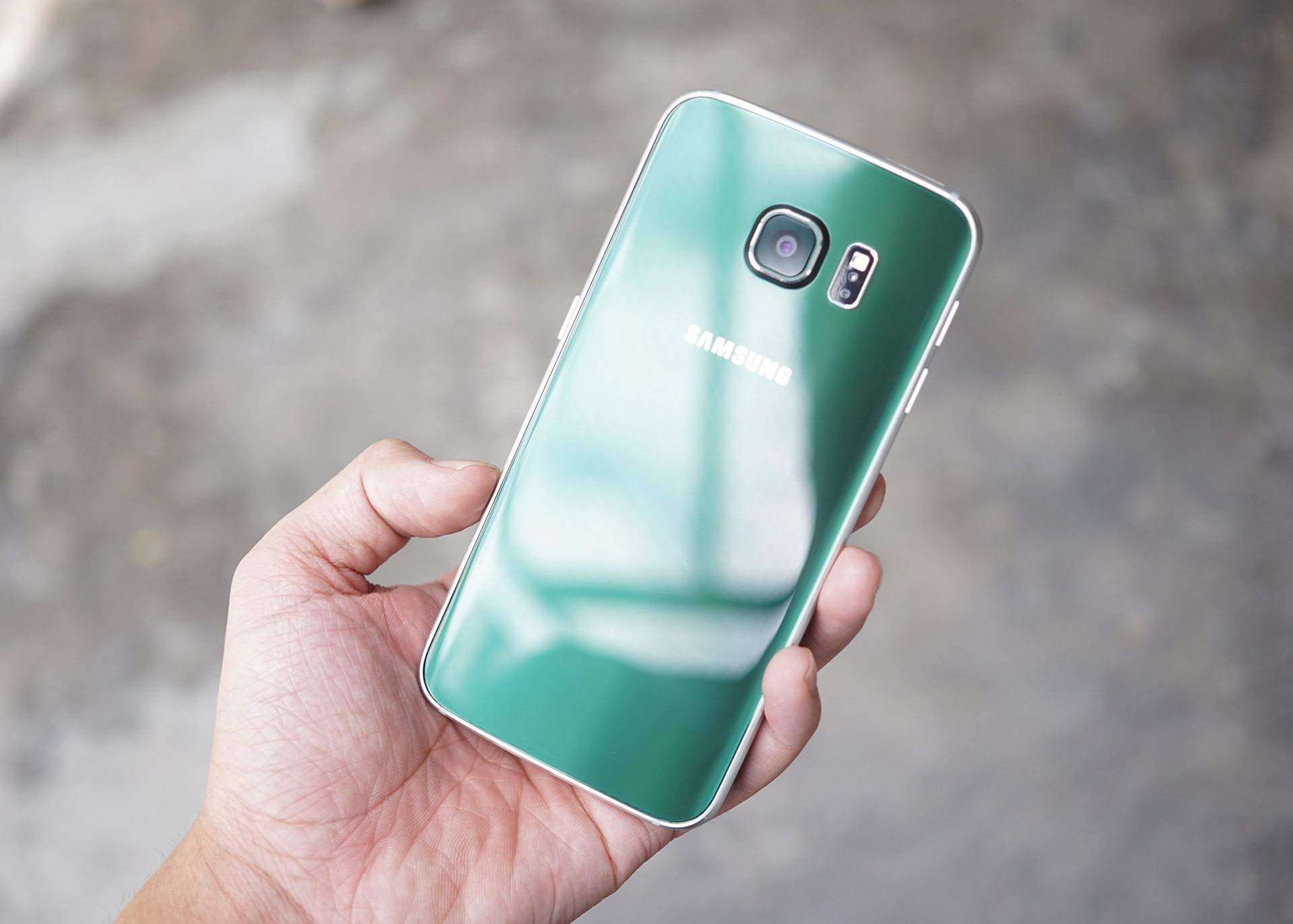 5 smartphone co thiet ke dep nhat nua dau 2015 hinh anh