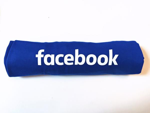 Facebook am tham doi logo hinh anh