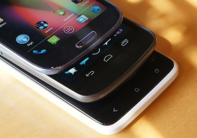 Ba biểu tượng: quay về, trang chủ và cứa sổ đa nhiệm trên Android bên trong màn hình ây ức chế cho không ít người dùng smartphone.