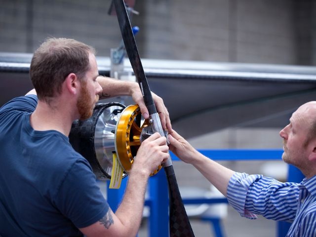 Thoi su VTV ngay 31/7: Facebook cung cap Internet mien phi hinh anh