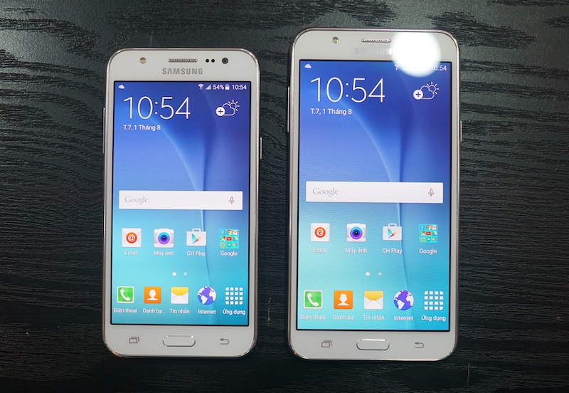 Mo hop Galaxy J5 va J7 vua len ke o Viet Nam hinh anh