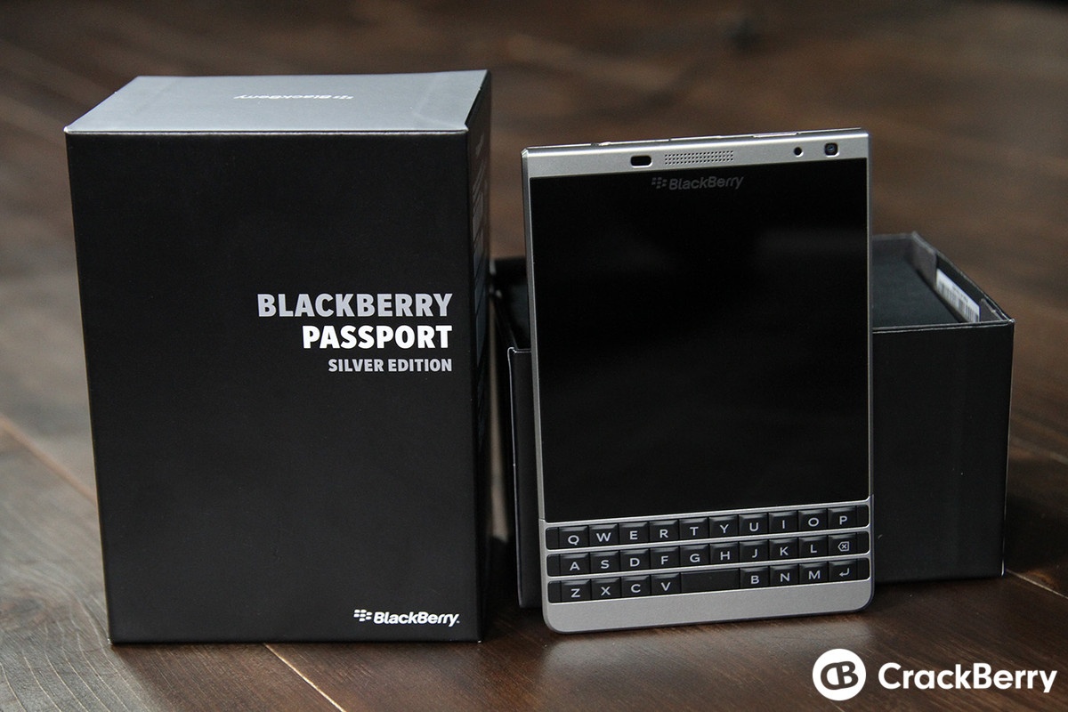 BlackBerry Passport giam gia 1,5 trieu, them ban mau bac hinh anh