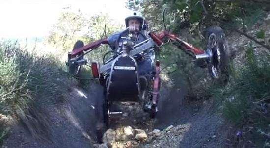 Quai vat off-road bat chap moi dia hinh hinh anh
