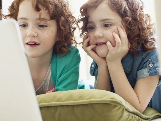 Sinh doi cung khong lua duoc Windows 10 hinh anh