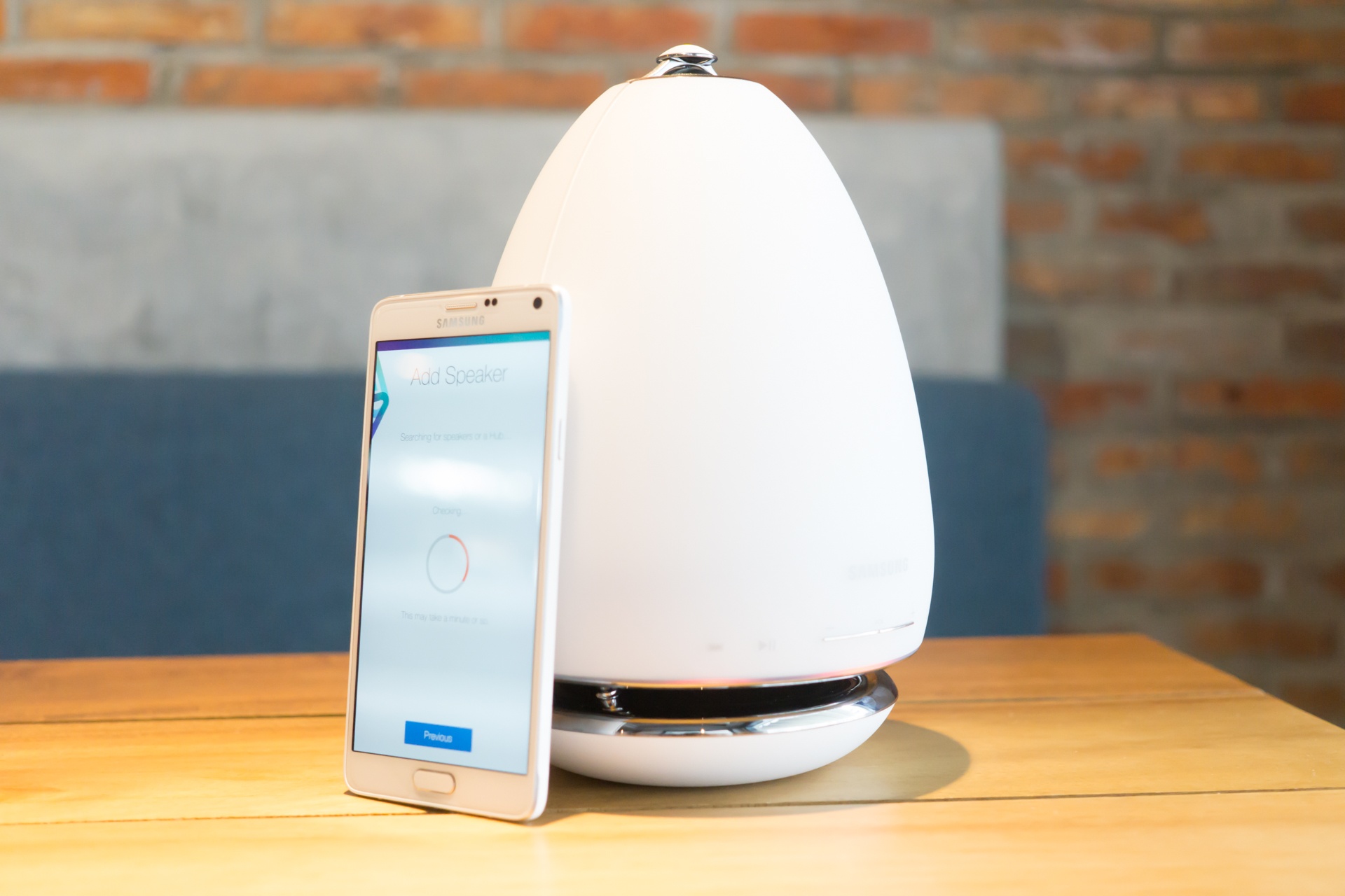 Mo hop loa di dong phat nhac 360 do cua Samsung hinh anh