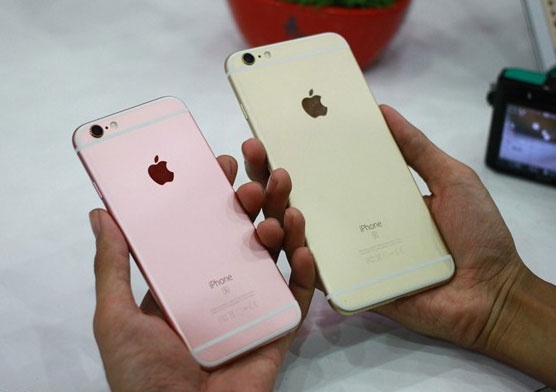 iPhone 6S Plus vang hong chay hang trong ngay dau tien hinh anh