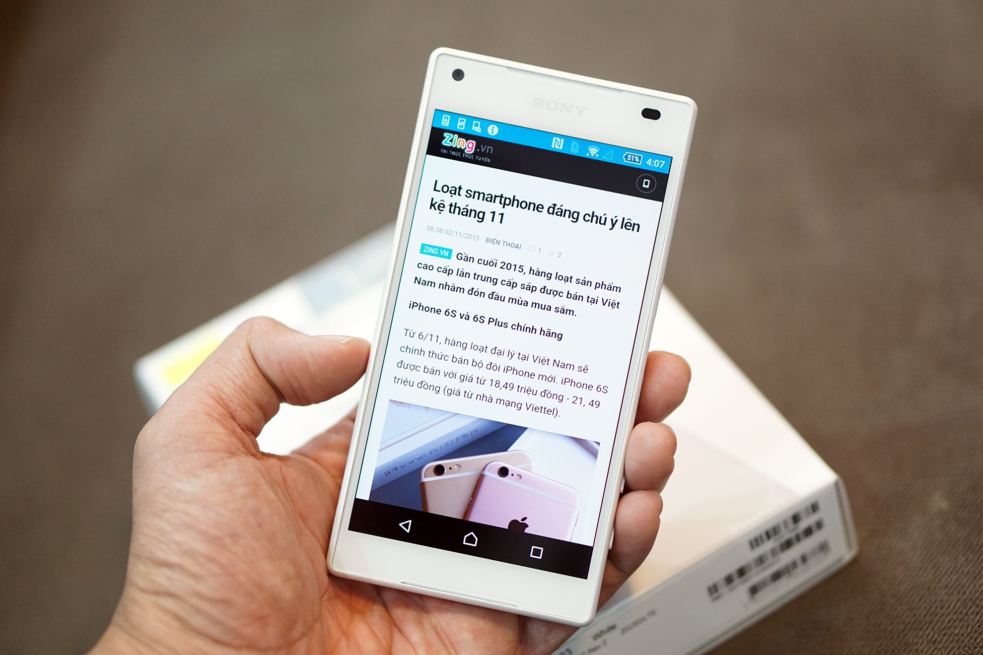 Mo hop Xperia Z5 Compact chinh hang gia 15 trieu dong hinh anh