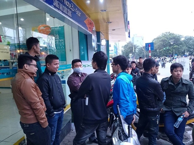 Het thoi xep hang mua iPhone o Viet Nam hinh anh