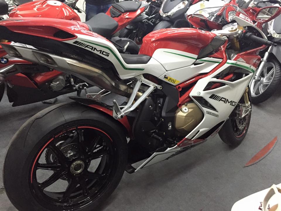 Xe dua duong pho MV Agusta F4 RC vua ve Viet Nam hinh anh