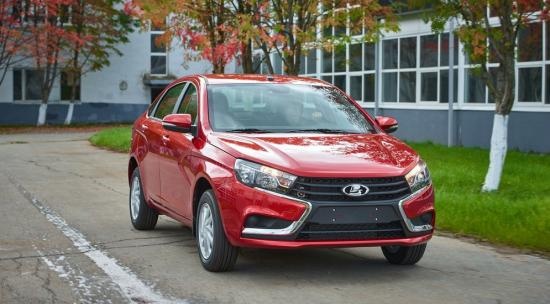 Lada Vesta lot xac hinh anh