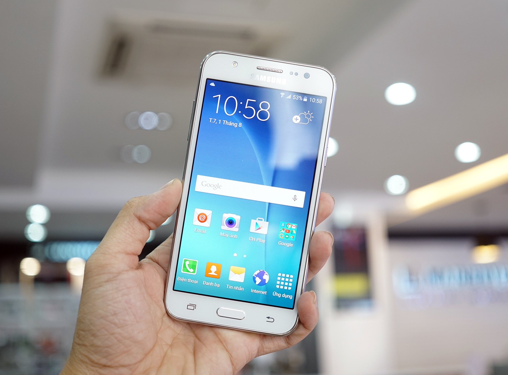 Loat smartphone giam gia dang chu y thang 11 hinh anh