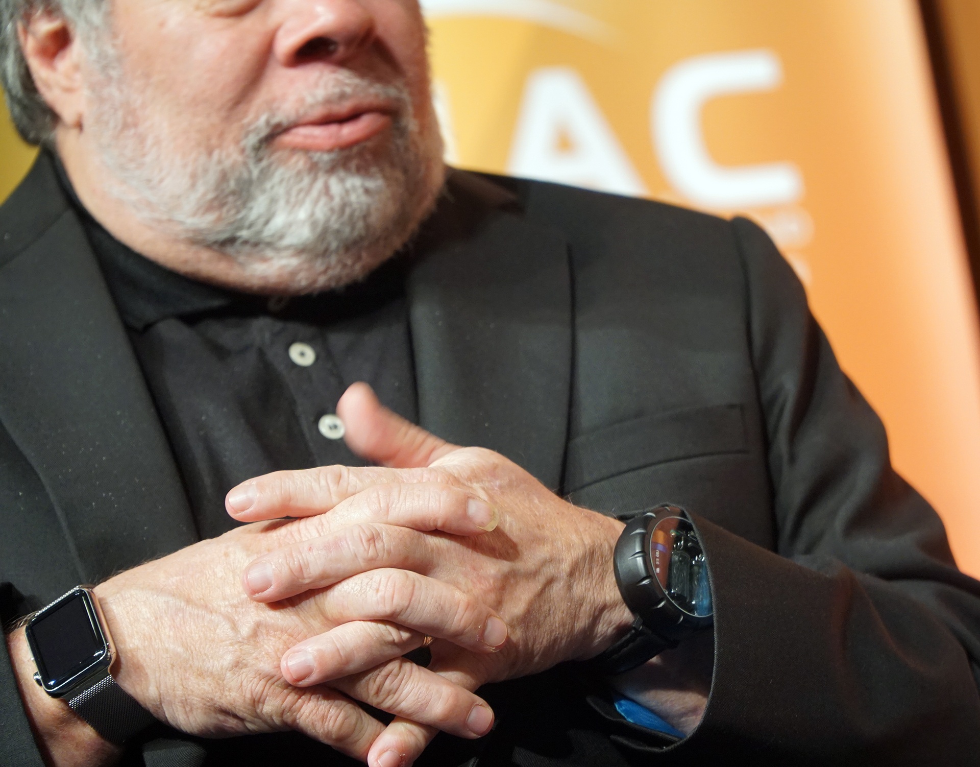 Dong sang lap Apple mang dong ho la o Viet Nam hinh anh