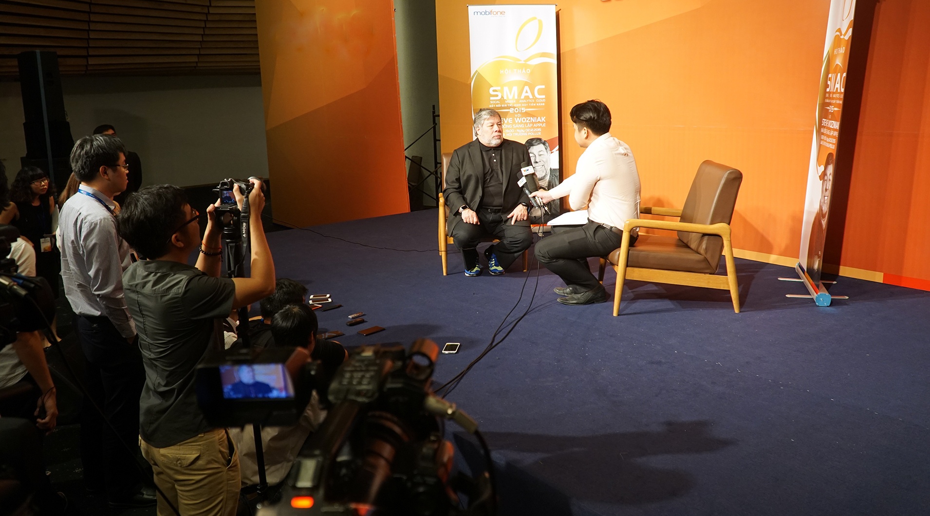 Steve Wozniak dành ra khoảng 15 phút để trả lời các câu hỏi chung liên quan đến những thông tin chính của hội thảo.