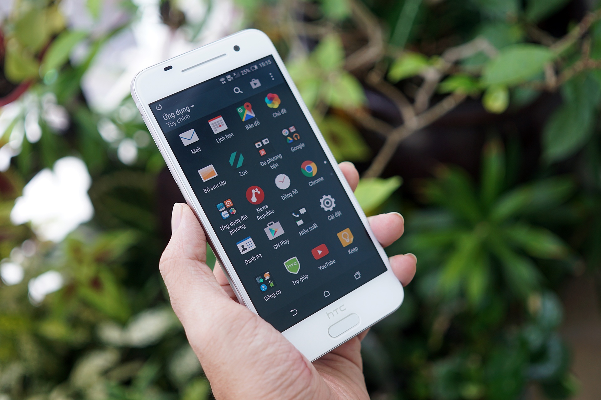 Mo hop HTC One A9 vua len ke hinh anh