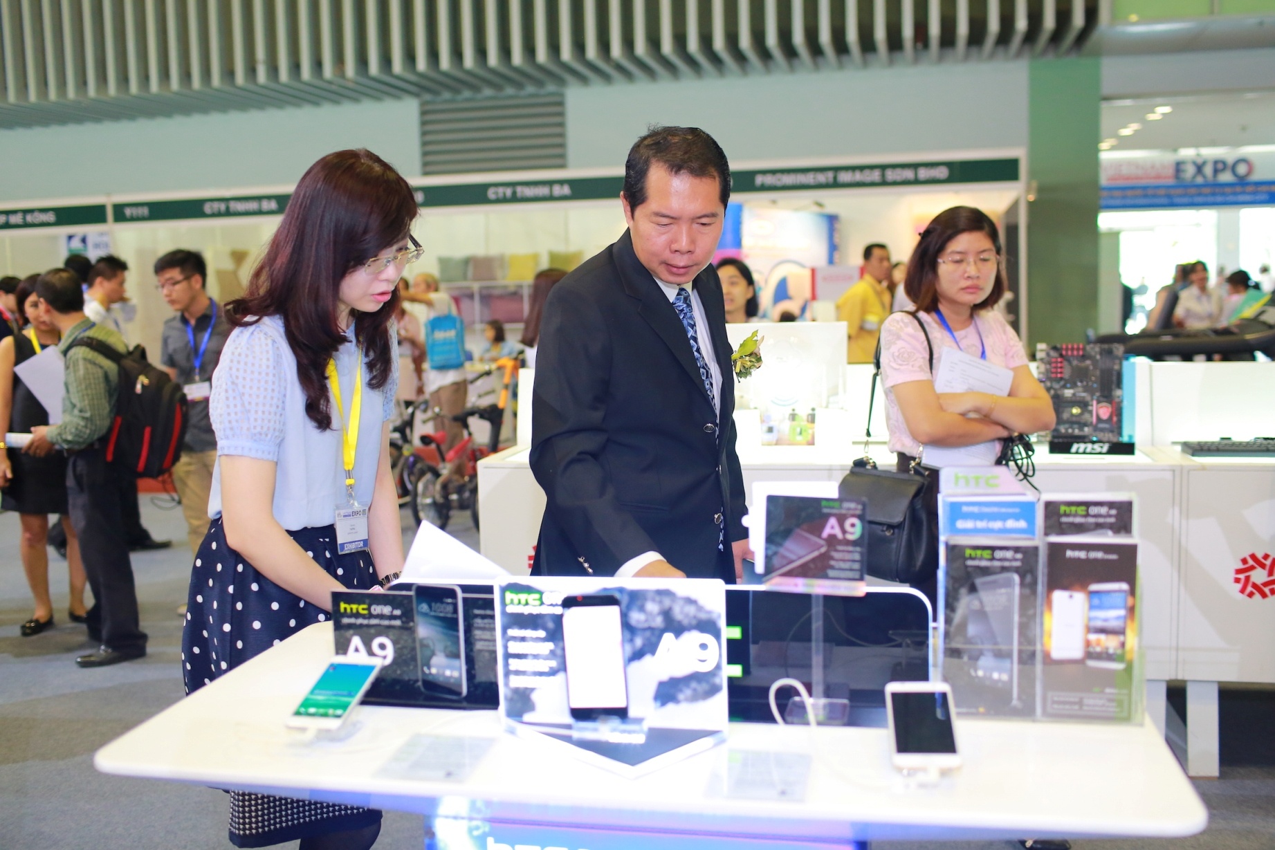 Gian trung bay san pham cong nghe Dai Loan o Sai Gon hinh anh