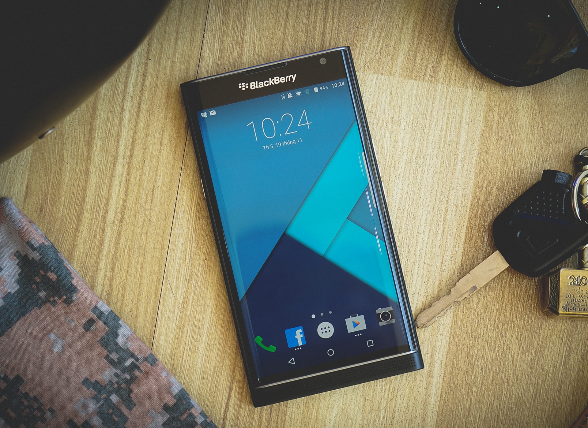 Mo hop BlackBerry Priv chinh hang vua ban o VN hinh anh