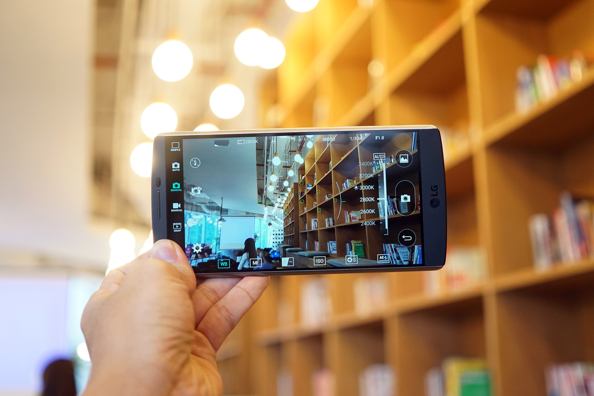 Mo hop LG V10 camera kep, hai man hinh vua ra mat o VN hinh anh