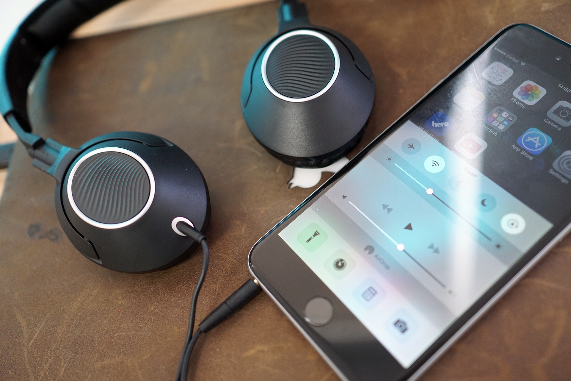 Tai nghe Sennheiser 231i voi am bass khoe danh cho iPhone hinh anh