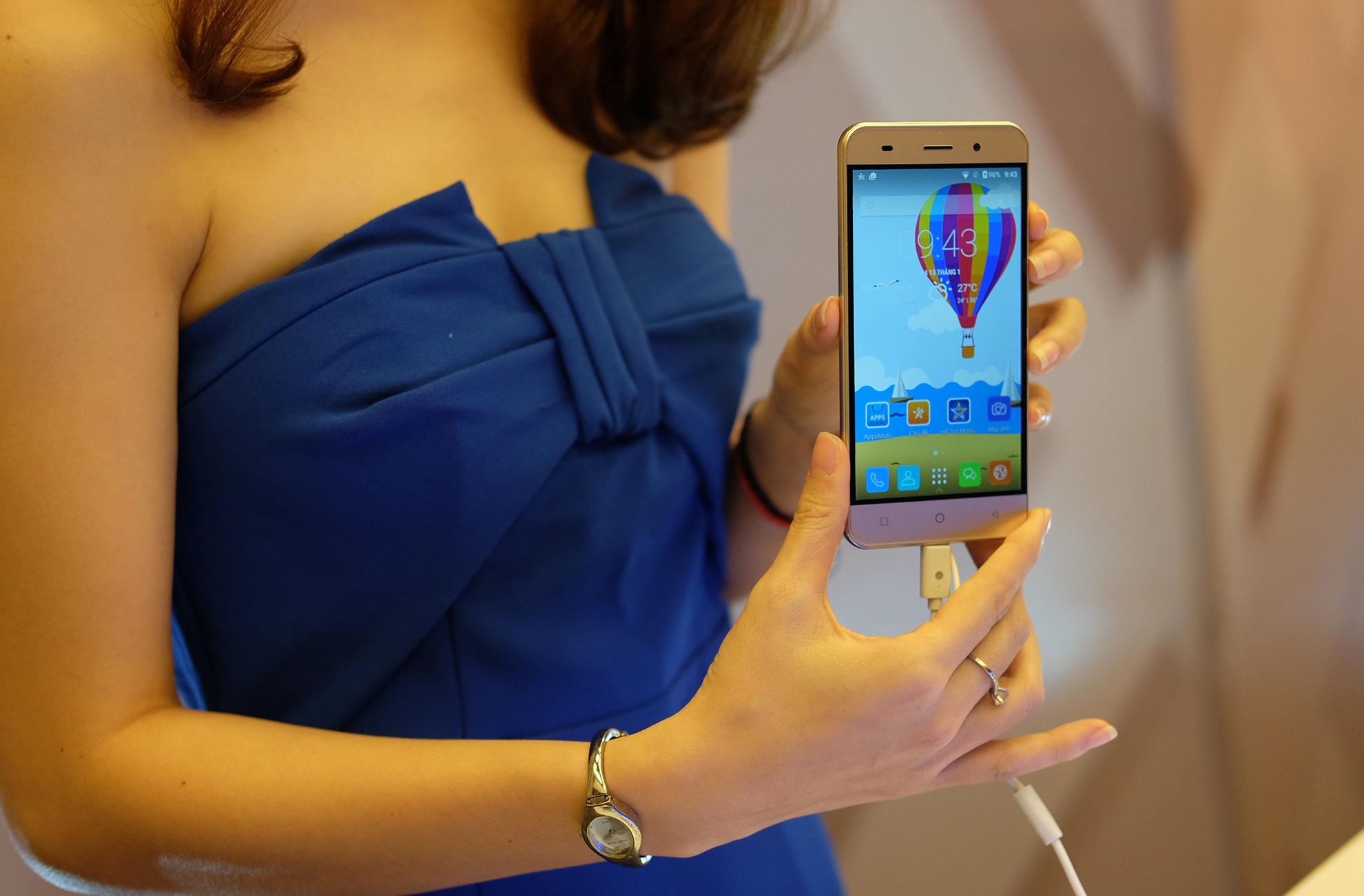 Mobiistar ra mat loat smartphone kim loai gia tu 2,5 trieu hinh anh