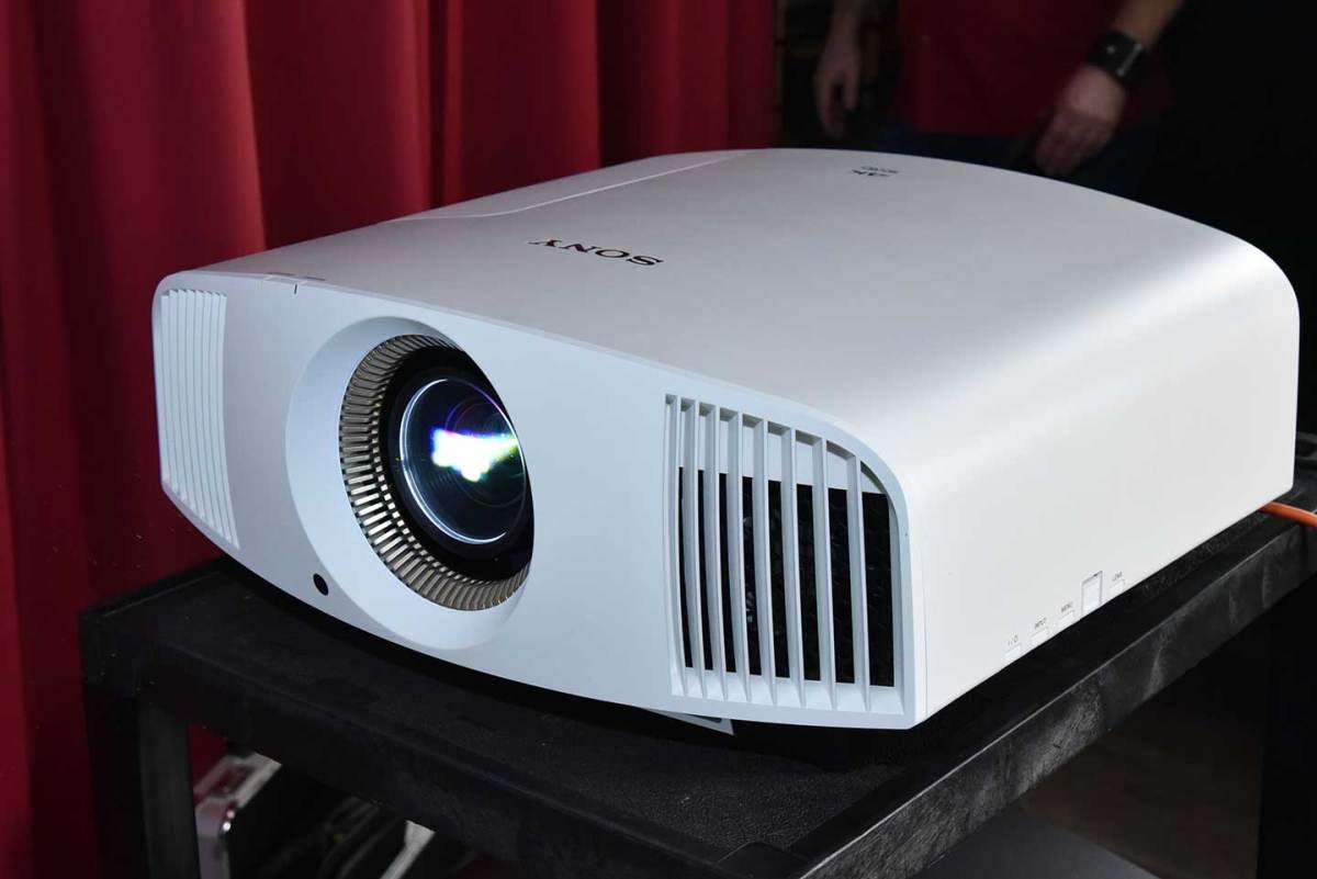 Sony ra mat may chieu 4K danh cho giai tri gia dinh hinh anh