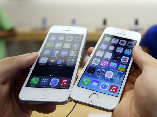 iPhone 5S ban chay dip Tet, Lumia bi lang quen hinh anh