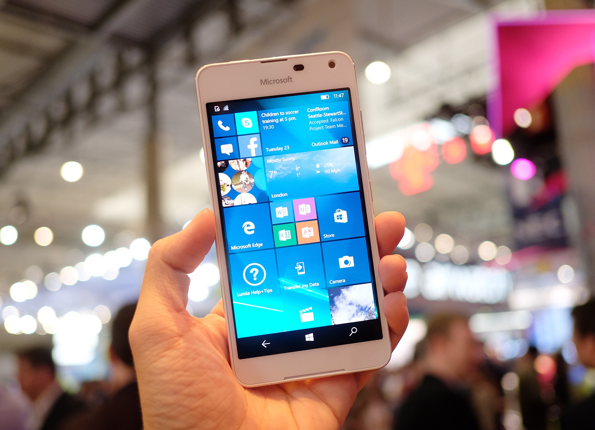 Lumia 650 vo kim loai, dang mong xuat hien tai MWC 2016 hinh anh