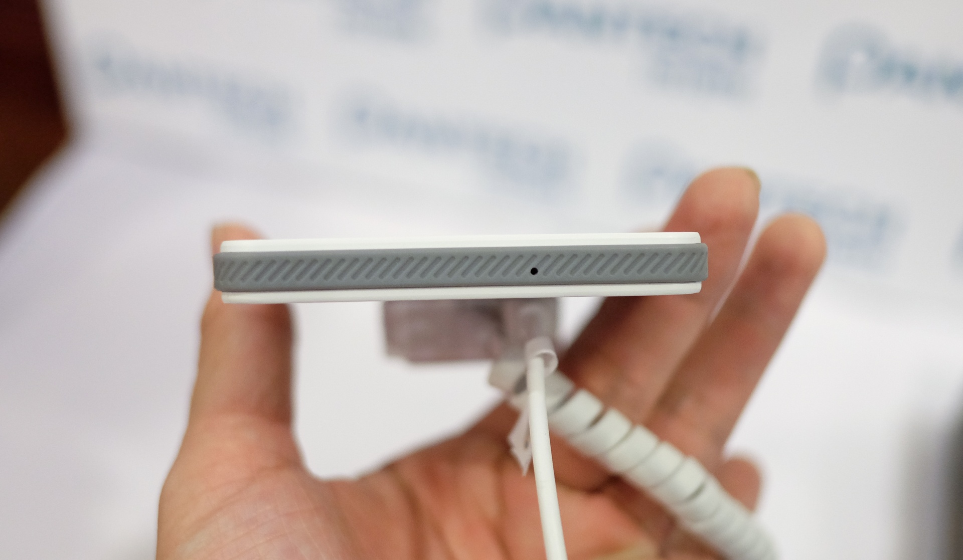 Pantech Vega quay lai Viet Nam anh 10