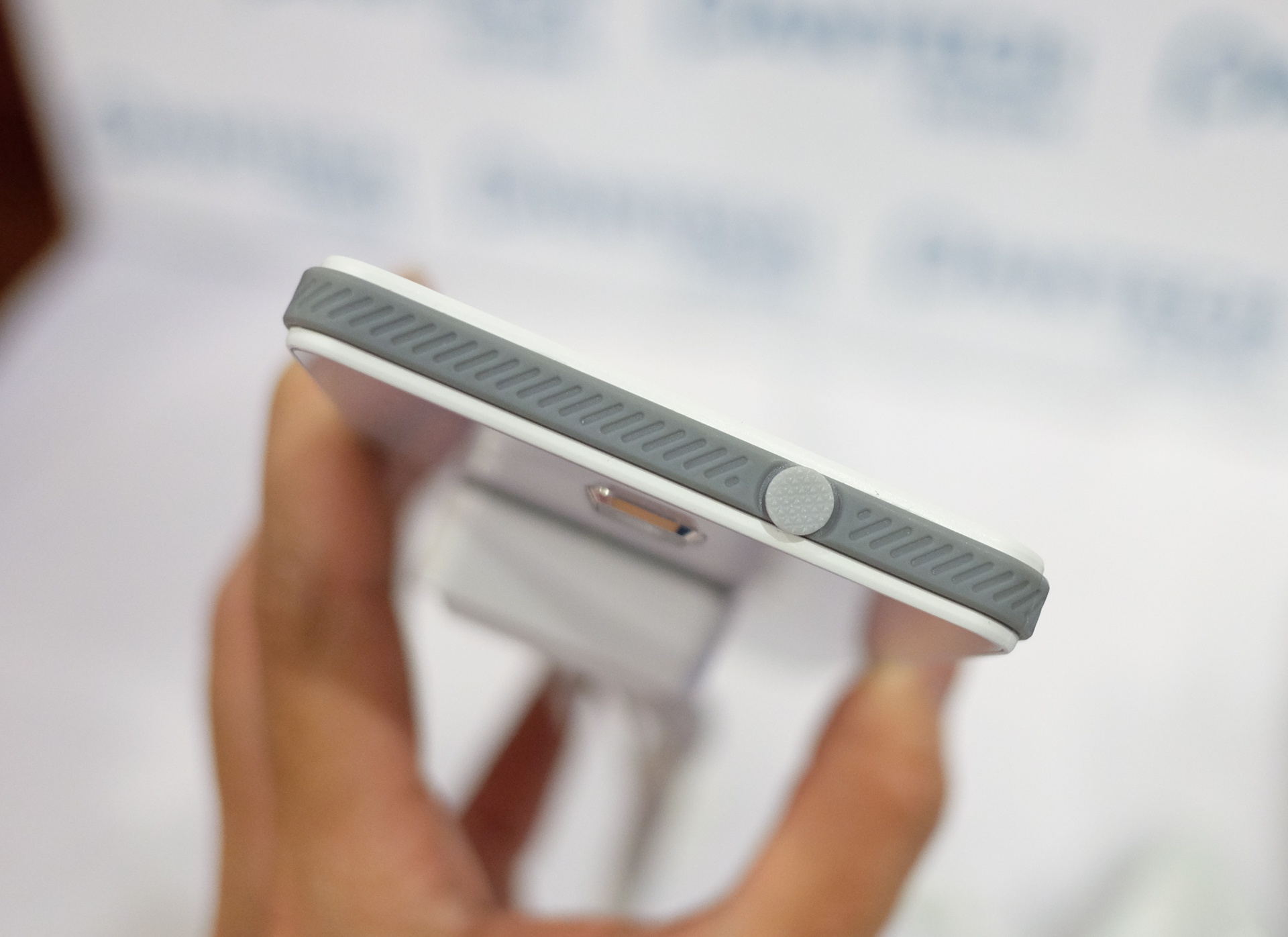 Pantech Vega quay lai Viet Nam anh 11