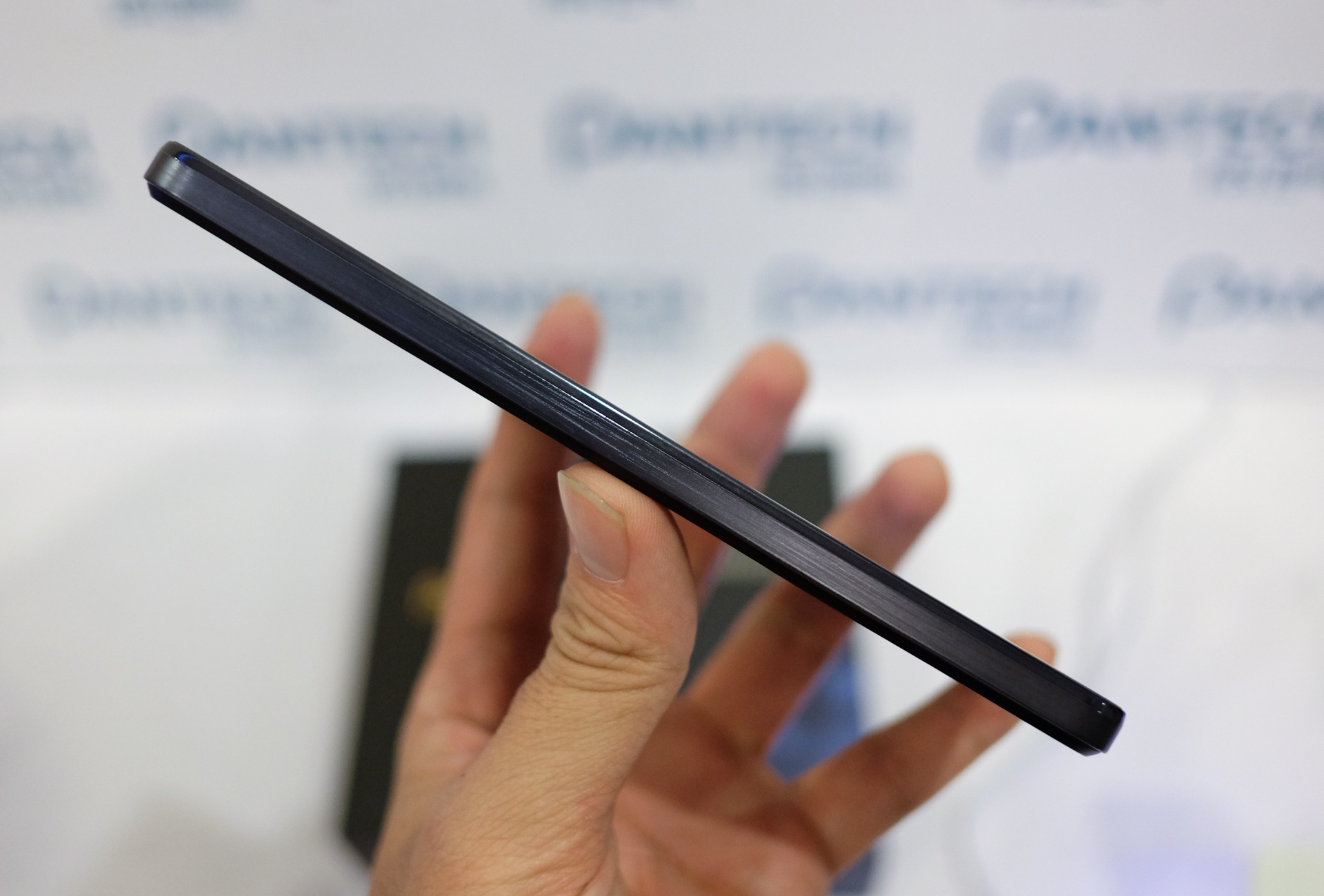 Pantech Vega quay lai Viet Nam anh 4