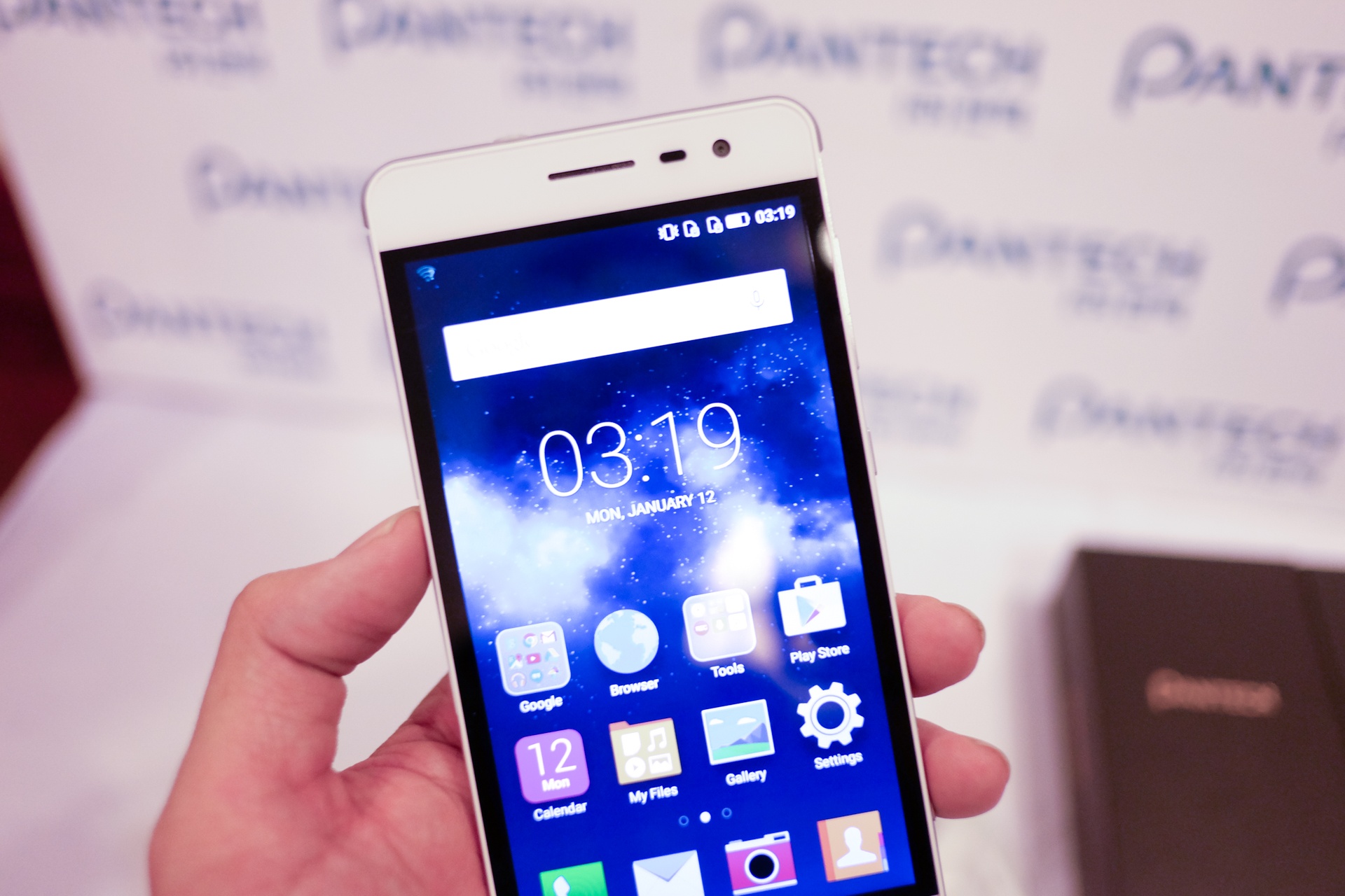 Pantech Vega quay lai Viet Nam anh 8