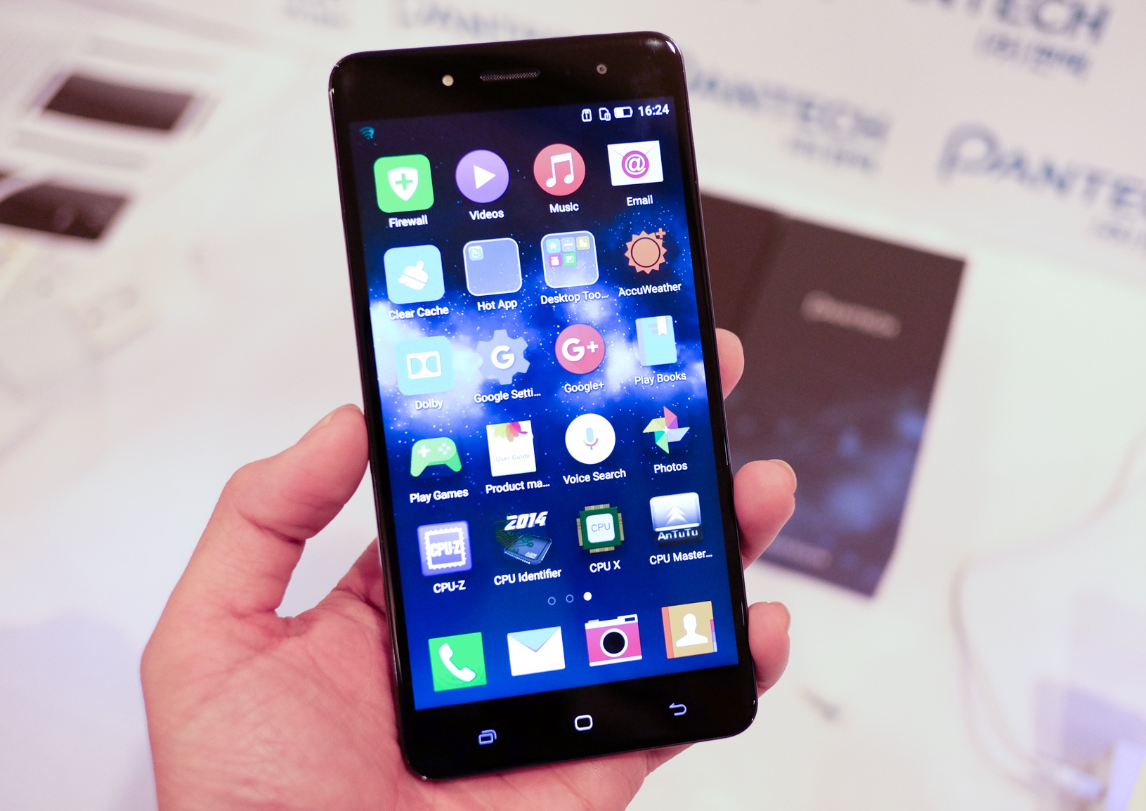 Pantech quay lai Viet Nam voi hai mau Vega gia tu 5,8 trieu hinh anh