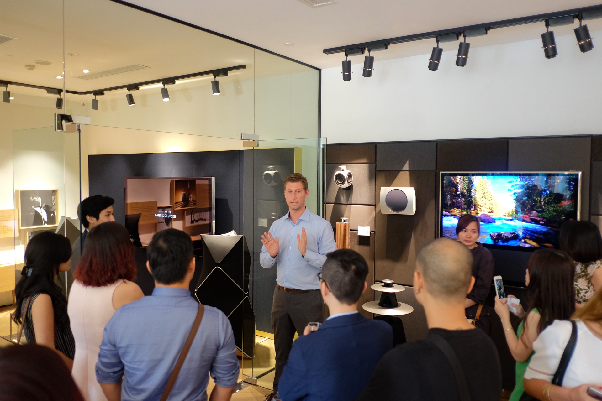 Loa Bang & Oflusen chinh hang Viet Nam anh 1