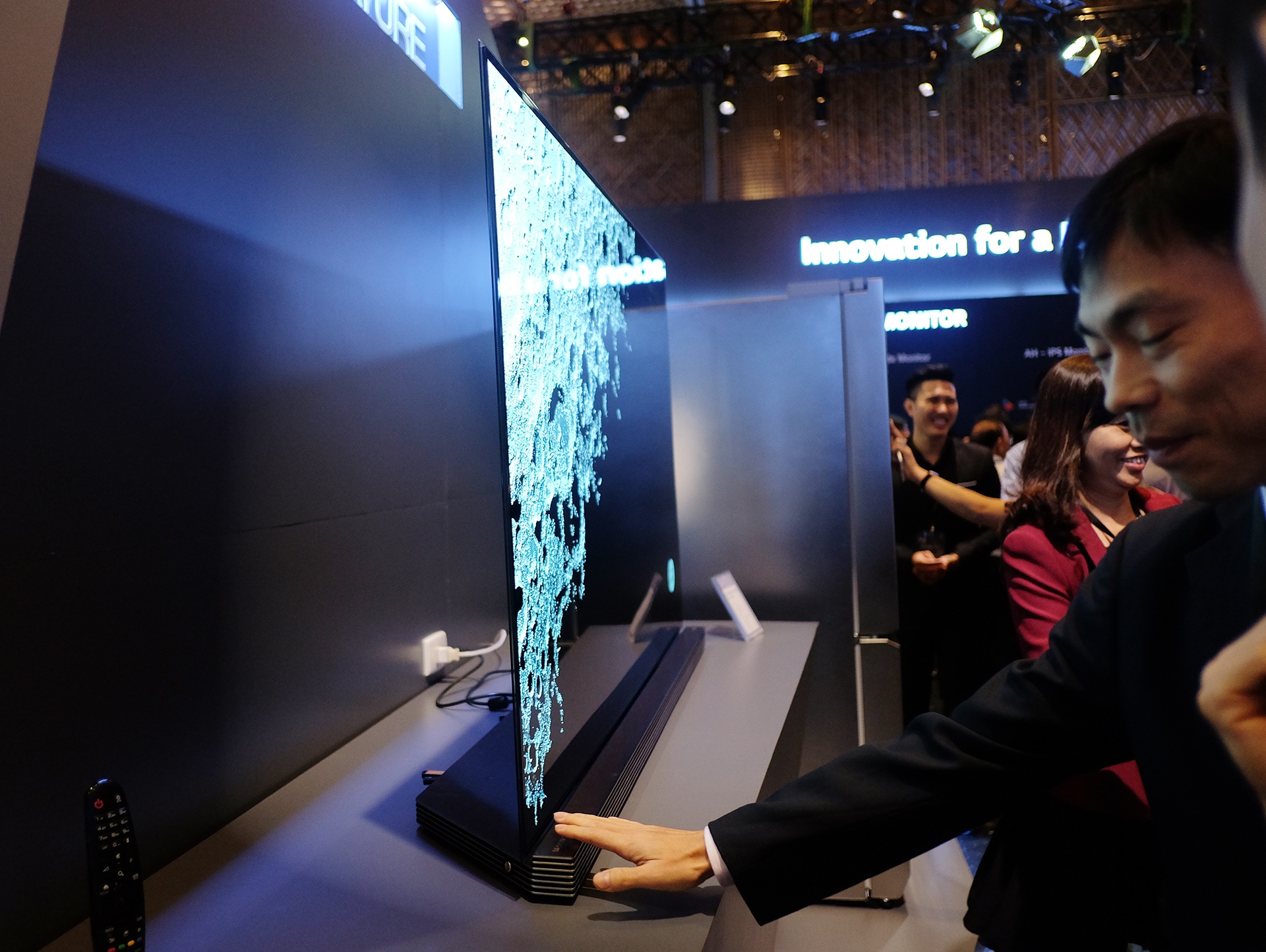 Gia TV LG OLED G6 anh 2