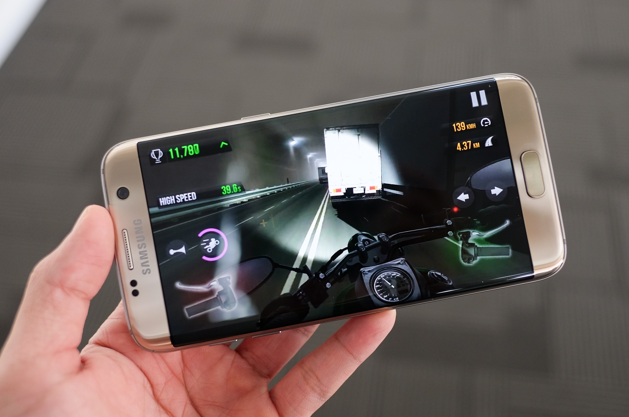 Danh gia Samsung Galaxy S7 Edge anh 5