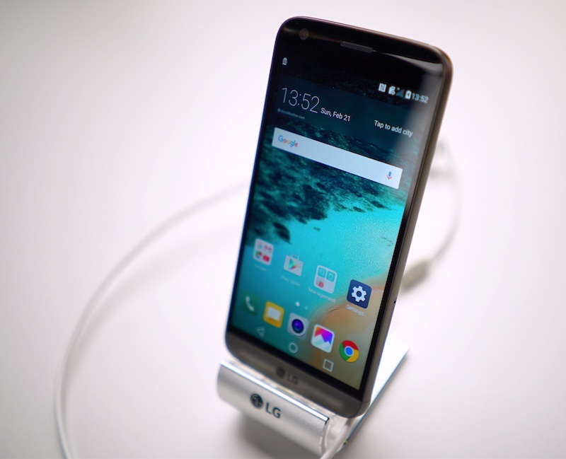 smartphone sap ban o Viet Nam thang 4 anh 1