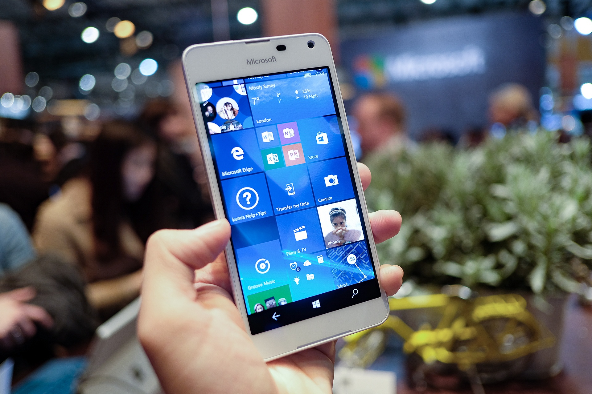 Lumia 650 ra mat o Viet Nam anh 2